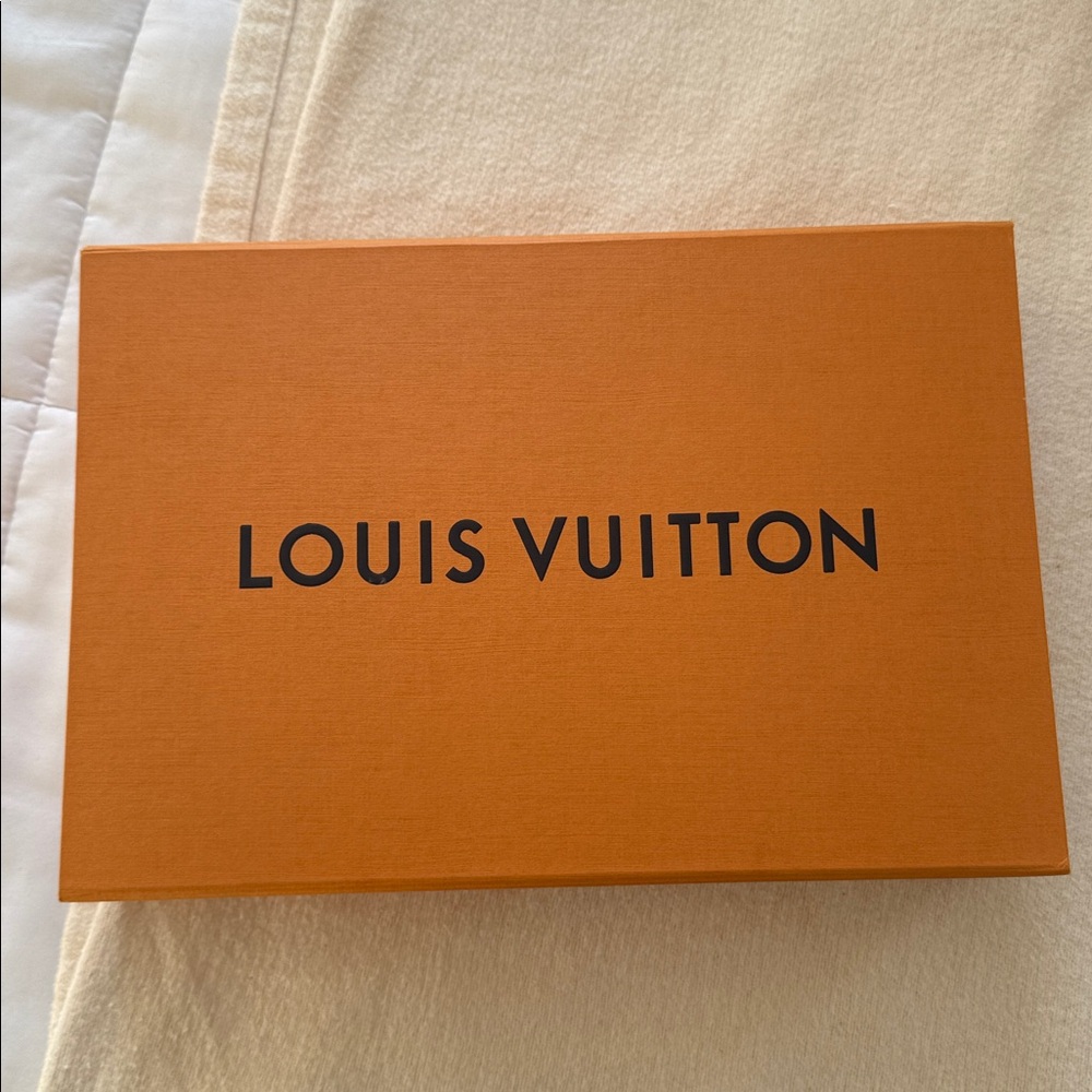 AUTHENTIC Louis Vuitton Cappuccino Monogram Scarf - Picture 7 of 8